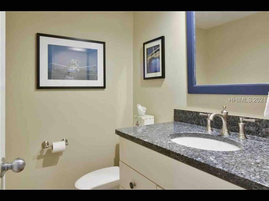 In The Heart Of Harbour Town 2Br 2Ba Pool Access Close To Beach Hilton Head Island Exterior photo